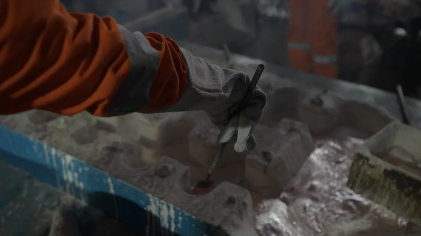 Skimming the melt before casting
